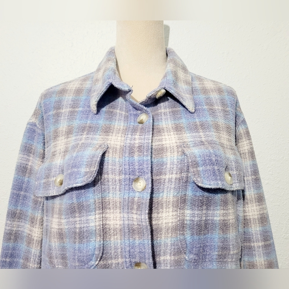American Eagle Plaid Oversized Shacket Shirt Blue Gray Women's Size Medium SOFT - Picture 4 of 13